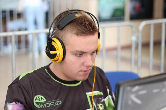 T1 Keria：非常抱歉让粉丝们失望，季后赛我会尽力笑着收尾