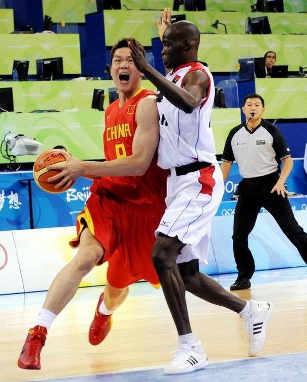 南洋杯世界围棋大师赛决赛：王星昊首局告负