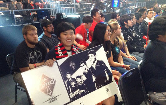 BLG官方分享Elk选手23岁庆生视频：呼！蜡烛一吹，许个愿吧！