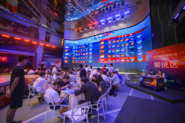 Falcons 战胜 GamerLegion 在 BLAST Premier Fall Groups 2024