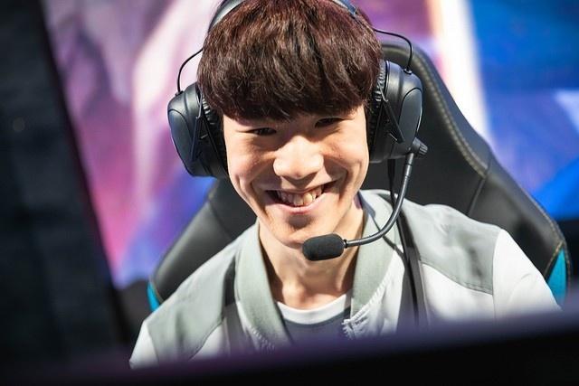 Uzi ： 我很高兴今天能见到这么多老朋友。